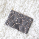 〖再販⑤〗タンバリンのフラットポーチ（グレー）　ミナペルホネンdop 