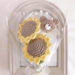 【ひまわりとかすみ草の花束 】 撮影小物 枯れないお花 毛糸のお花 お誕生日ケーキ お誕生日ブーケ 出産祝い 退職祝い 入学 入園 卒業 卒園 お供え 月例フォト 天使ママ 夏の花束