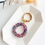 パープル ガラスビーズのサークル キーホルダー‧⁺ ⊹˚. ˖ ࣪⊹ .ビーズチャーム✳︎大人 おしゃれ ஐ大人かわいい ブルー&ピンク