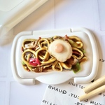 焼きそば乗せ ウェットティッシュのふた   / 焼そば / フェイクフード / 食品サンプル / ウェットシート / 蓋