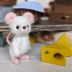 身長5.7cm　ふわふわ柔らか白ネズミ　ミニチュア　　ねずみ　ぬいぐるみ