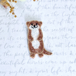 ビーズ刺繍のブローチ・カワウソ