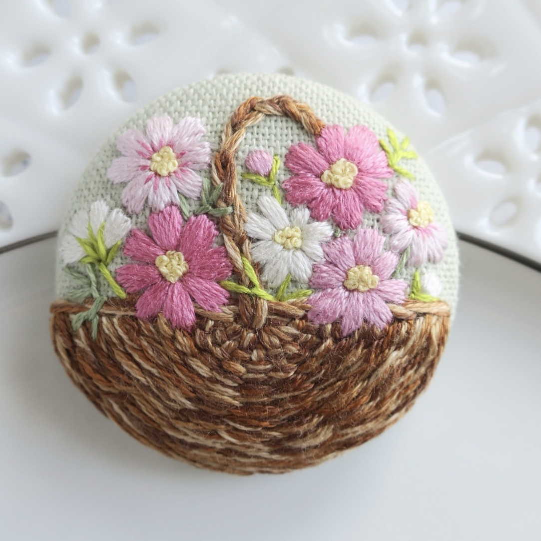 受注制作｠【いちごのショートケーキ】刺繍ブローチ