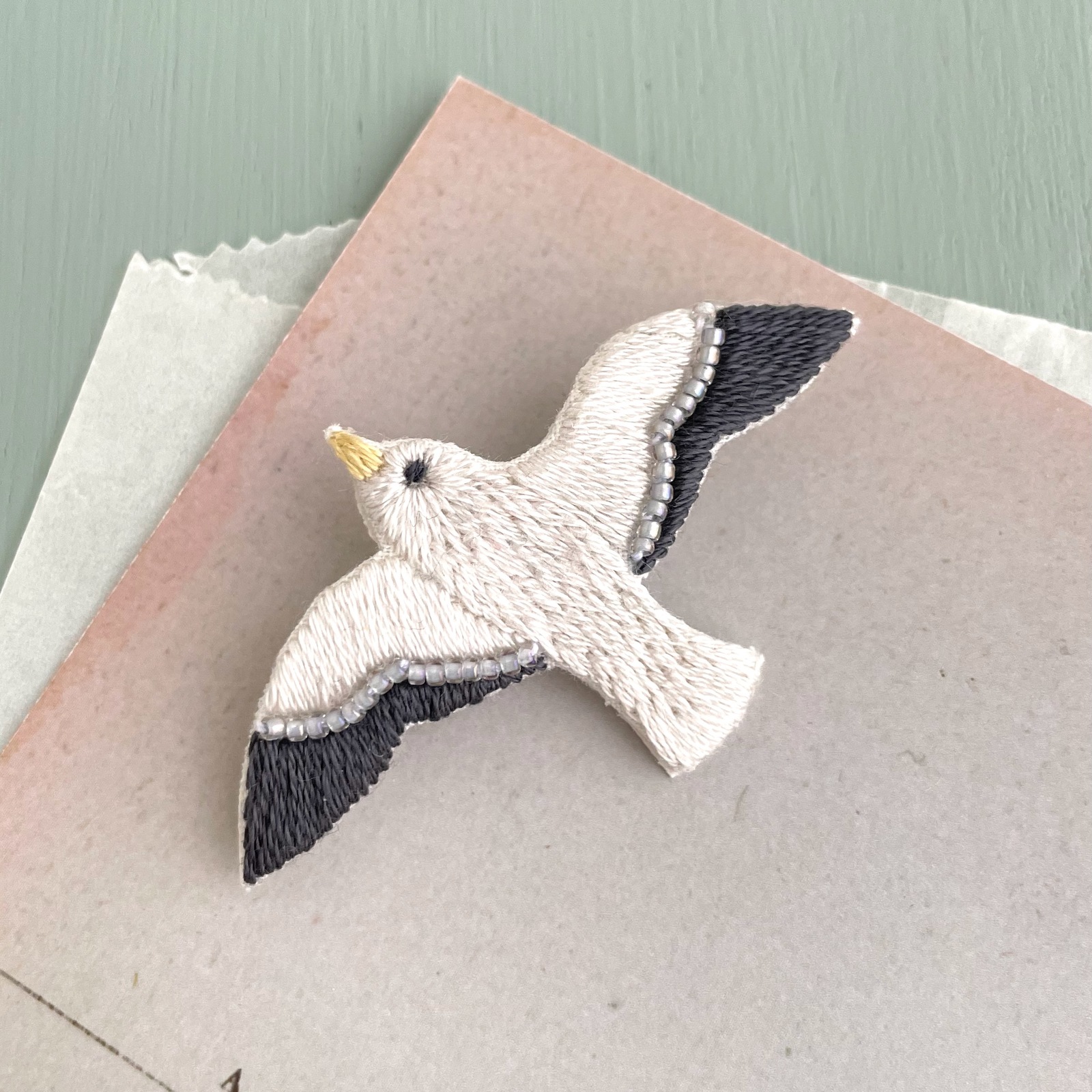 碌山　シロツメクサ　ブローチ 楽天市場】【シロツメクサ】刺繍ブローチ、Made in japan、刺繍