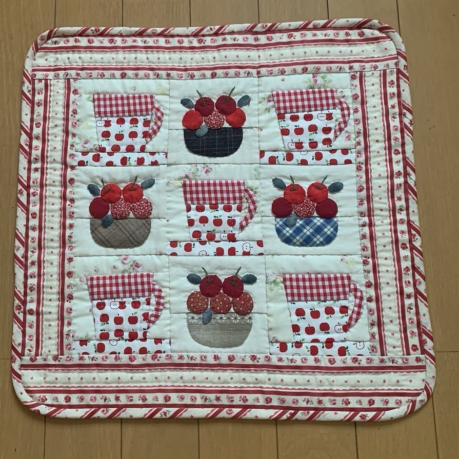 美品ハンドメイド パッチワークキルト 9パネル 044 ナインパッチのパッチワークタペストリー パッチワーク