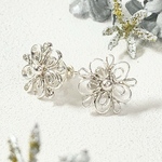 透かしの花の一輪ピアス・イヤリング