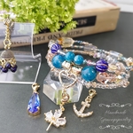 *Antiquestyle*天然石アパタイトコイルブレスレット ジルコニアイカリ⚓　ブルーガラス　ジルコニア葉っぱ　金古美チャーム　アンティーク調