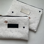 数量限定　 【レザータグに名入れができる】dog&heart刺繍　マルチポーチ/母子手帳ポーチ　　母子手帳ポーチ　診察券　お薬手帳　通帳ケース　母子手帳ケース　化粧ポーチ　マルチポーチ