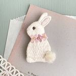 うさぎの刺繍ブローチ