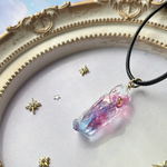 鉱石レジンネックレス　幻想　青赤紫　天然石　天然石風レジン　天然石ネックレス　ペンダント　クール　男女兼用