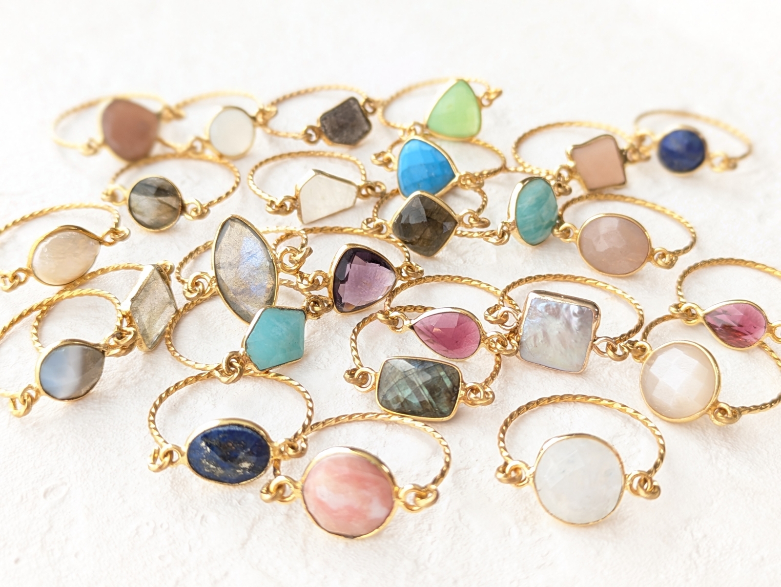 美品♡ アガット　二連レザーブレスレット　ペア（M／S） 10K 本革レザーコードの2連ペアブレスレット - Teshigotoya | minne