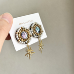 H193.キラッキラ✨️輝く ビーズ刺繍ピアス イヤリング 天然シェル シェルボタン エメラルドグリーン オーロラ 華やか 特別 星 スター ゴールド gold 個性的 大人可愛い お呼ばれ