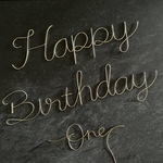 【Happy Birthday＋ケーキトッパー2点セット】バースデーフォト　1歳誕生日　誕生日飾り　ファーストバースデー　ケーキトッパーone ケーキトッパーtwo ワイヤーアート