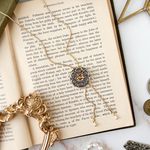 【まもなく販売終了】揺るがぬ強さを胸に：ダークブルーのチェコガラスのループタイ　SV673