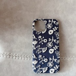 クラシカルフラワー刺繍　ネイビースマホケース