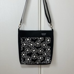 スクエア ショルダーバッグ 大きめスマホショルダー 黒×カメリア黒