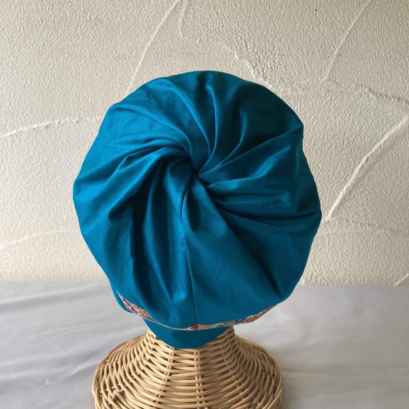 着物リメイク 夏生地 赤系 ぐるぐる渦巻きキャップ ビーニー