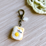 目玉焼きトーストさんのキーホルダー＊羊毛フェルトのアクセサリー