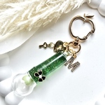 【送料無料】ハンドメイド　青りんご　ペンライト風　キーホルダー　レジンチャーム　