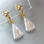 上品×個性派トライアングル　痛くないイヤリング　ぷっくり淡水パール　淡水パールアクセサリー　ハレの日　金属アレルギー対応アクセサリー
