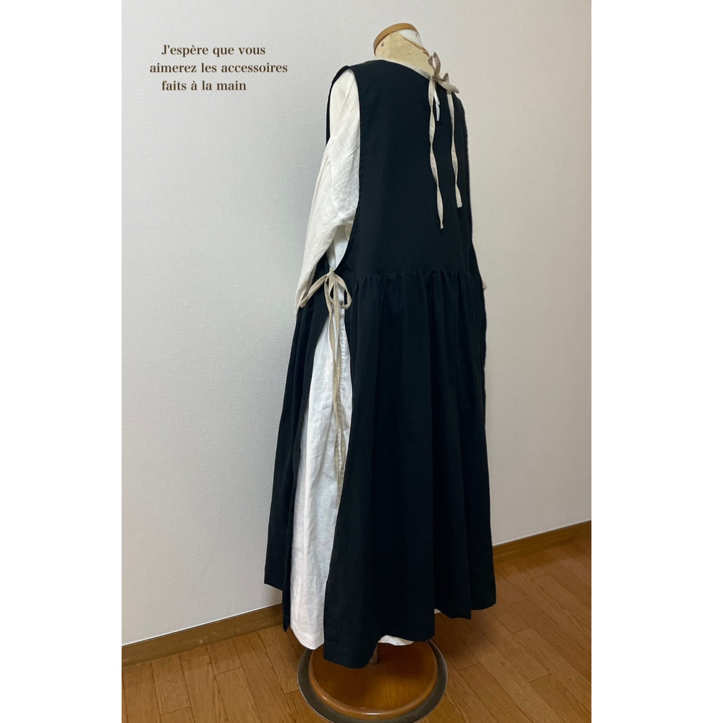 【美品】 リゼッタ バックリボンエプロンワンピース リネン タック 黒 美品】 リゼッタ バックリボンエプロンワンピース リネン タック