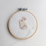 【お客様専用ページ】うさぎのビーズ刺繍ブローチ