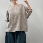 リネンTシャツ。ベージュ。身幅・袖幅たっぷりで着やすいタイプ。【受注製作】