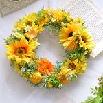 特集掲載【再販】豪華花材たっぷり！元気な ひまわりリース　夏のギフトにも♪ 初夏を楽しむフラワーインテリア