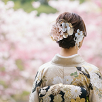 上品ダリアの髪飾り『BE』　結婚式　成人式　胡蝶蘭　和装　振袖　卒業式　白無垢　色打掛　前撮り　花嫁　着物　ヘッドドレス　留袖　ヘアピン　結婚式髪飾り　成人式髪飾り　卒業式髪飾り　ベージュ　袴　くすみ