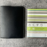 【手縫】おくすり手帳用黒ブラック色本革カバー（カードポケット付き）