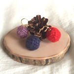 ふわふわセーターのまぁるいピアス♪ ブルーベリー