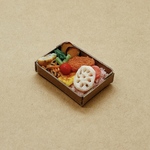 【お惣菜屋さんのお弁当】ミニチュアフード「コロッケのお弁当」