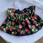 26cmドール服　いちごのスモッキングワンピース