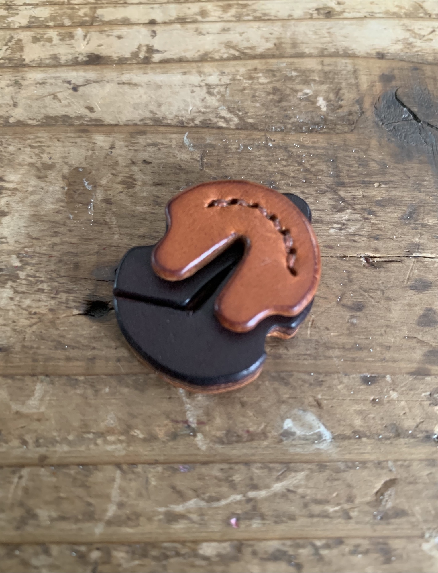 手縫いで創ったチェロ用 革製ミュート『M for Violoncello - TP.55 Topolino 552』