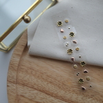 【チタン】 耳つぼジュエリー 20粒 / レトロ アンティーク 花 オレンジ ゴールド おしゃれ シンプル 大人 耳ツボシール