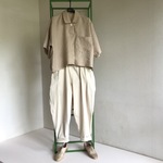 リネンのショート丈シャツ（ベージュ）