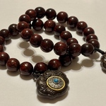 お守りブレスレット！紫檀の木のブレスレット🌲とても軽くて使いやすいです♪お守りとしても◎付属の雲の形のパーツはクルクル回り、縁起が良いです❤︎