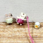 小さな小さなくまさんの糸巻きセット《おまけのぬい針付き 》（ミニチュア雑貨）