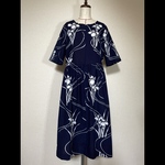 猛暑も残暑も着心地の良いコットンの服で過ごしましょう！〜菖蒲柄浴衣リメイクの前開きワンピース・五部袖〜