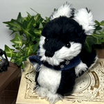 ちびっ子オオカミのぬいぐるみ（マフラー）　ブラック色