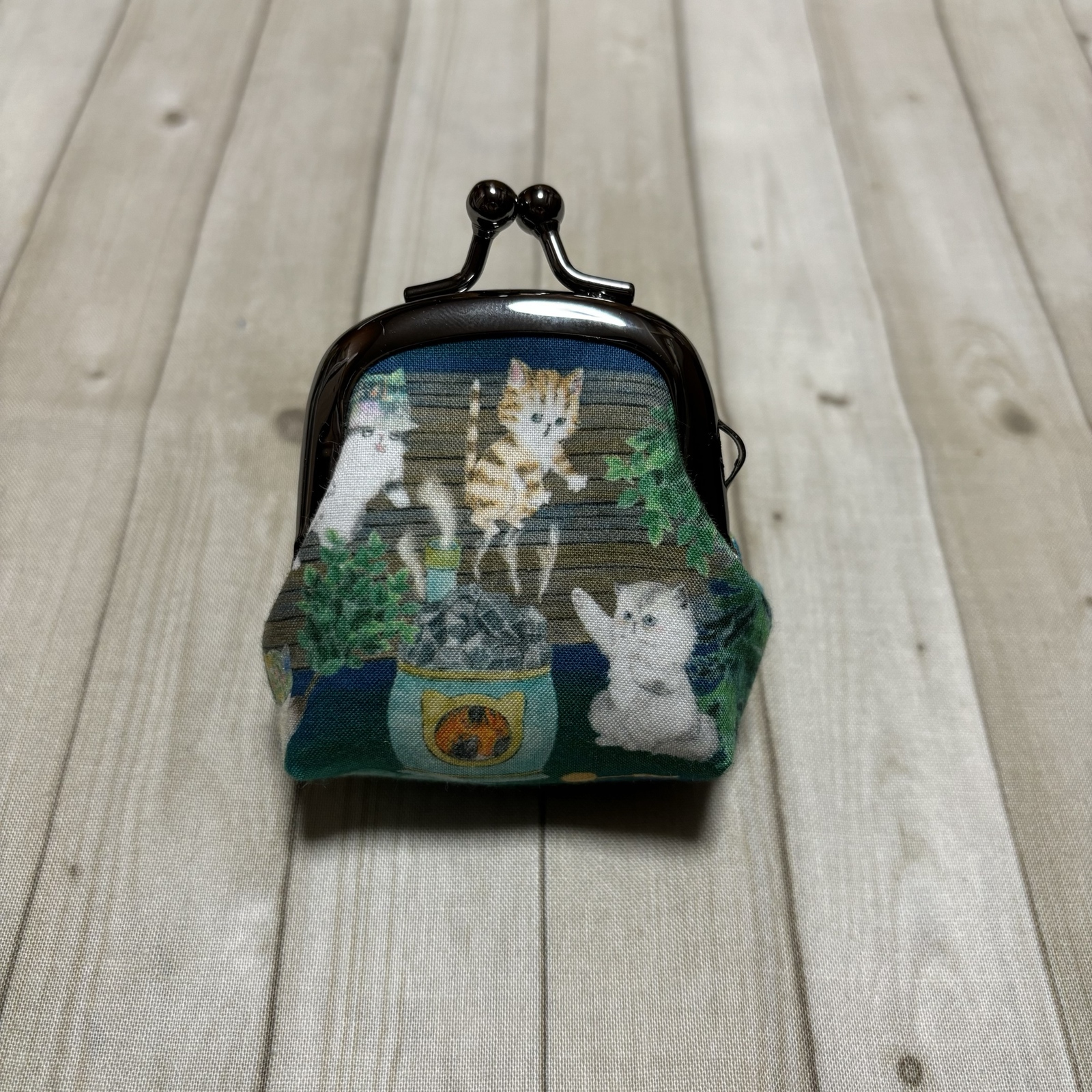 ご予約品・yukiemonファブリックのお財布バッグ ୨୧⸝⸝ yukiemonさんの22ファブリック最新作を使用した お財布