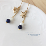 ラピスラズリとマザーオブパールの星空ピアス ゆらゆら 揺れる