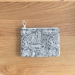 ◯ jungle relief ミニ　フラットポーチ　ベージュ　ミナペルホネン の刺繍生地　