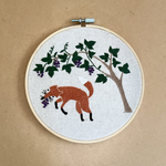 刺繍フレーム　狐とブドウ