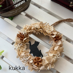 淡いベージュと白のミニリース　ちょこん＊黒ねこのピック