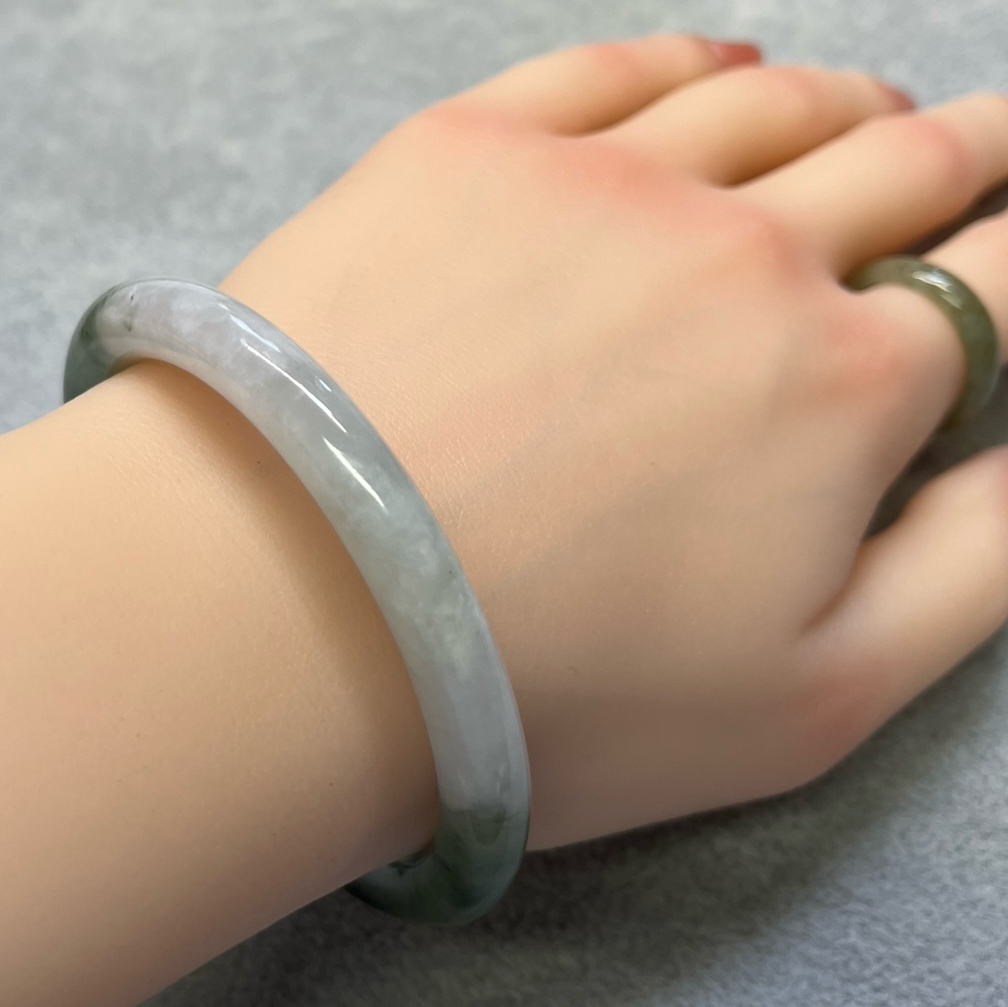 本翡翠バングル内径55mm 本翡翠バングル(天然石くり抜きタイプ)サイズの測り方 - HONG