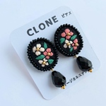 完成品【オーバル】お花の刺繍と大粒オニキスのピアス
