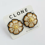 完成品【インド刺繍】刺繍のお花とメタルビーズのピアス　ブラウン