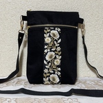インド刺繍長財布が入るスマホポシェット・ダブルファスナー⭐︎無地部分黒