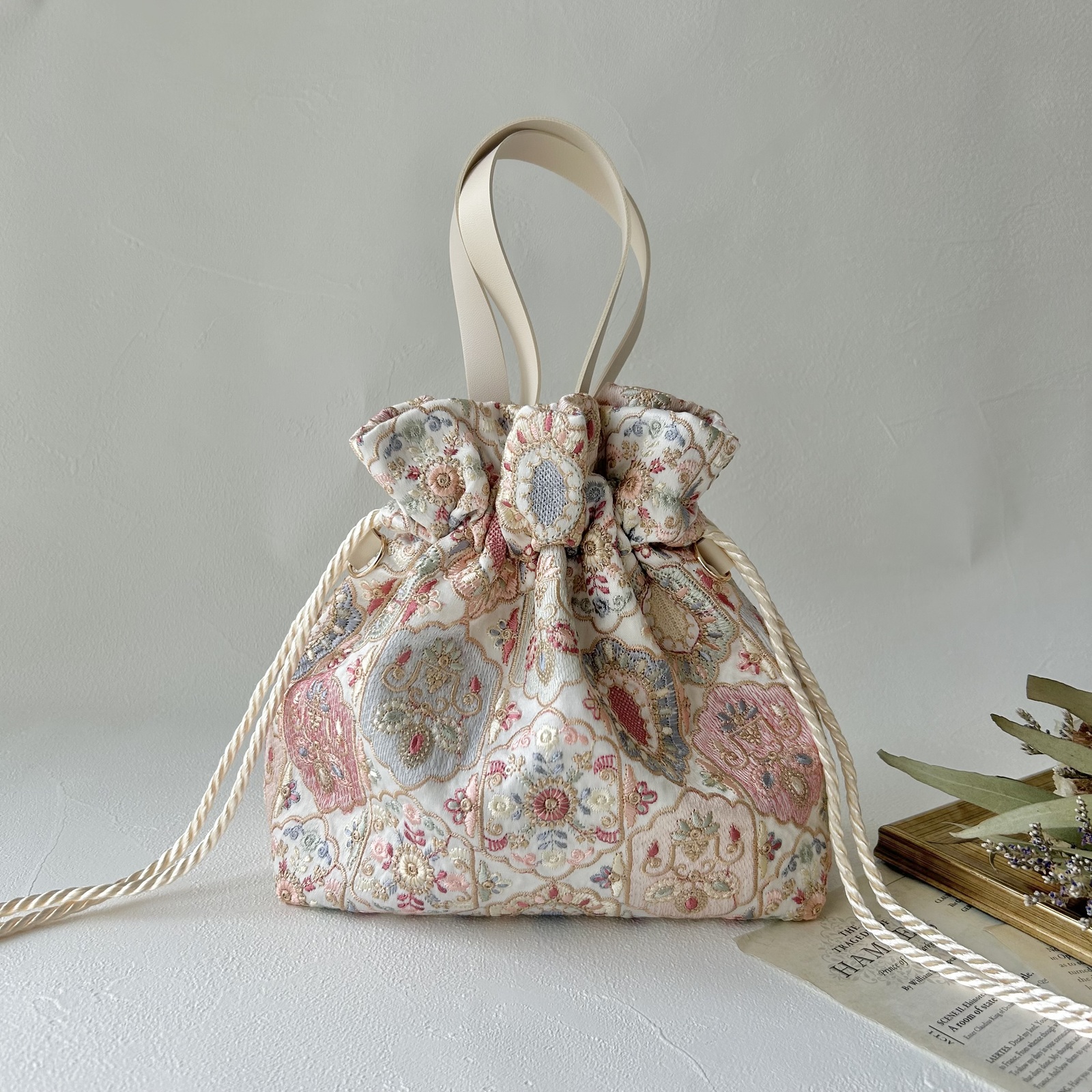 ちょこ　インド刺繍ホワイト　ショルダーバッグ2way ハンドメイド インド刺繍リボンのショルダーバッグ - aora